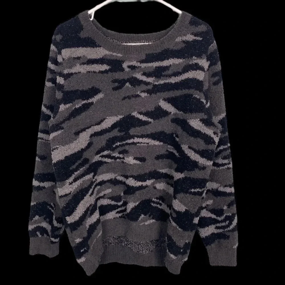 Barefoot Dreams size 2X Cozychic Seaside Crewneck Camo Print Pullover Black Gray
